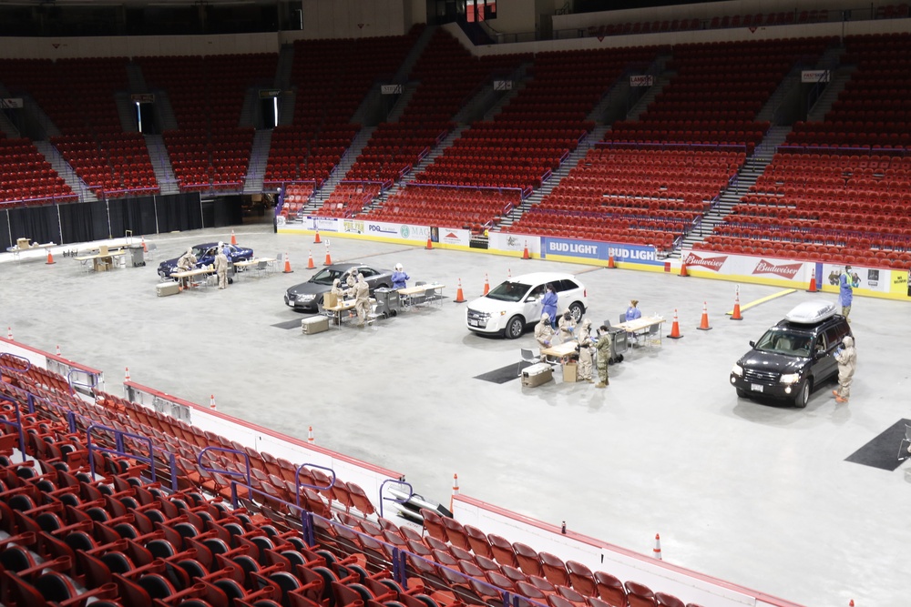 Wisconsin National Guard Soldiers and Airmen Help Facilitate a Mobile Testing Facility in Green Bay, Wis.