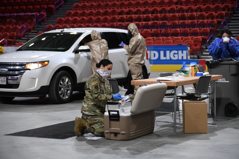 Wisconsin National Guard Soldiers and Airmen Help Facilitate a Mobile Testing Facility in Green Bay, Wis.