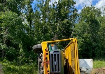 Two Florida Army National Guard Soldiers Rescue Civilians from Overturned Truck