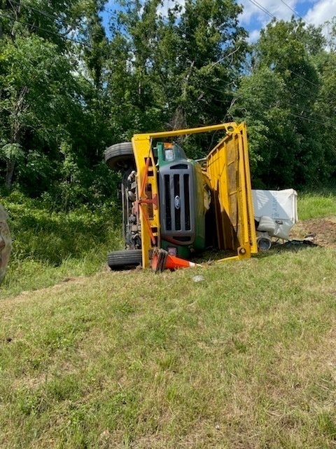 Two Florida Army National Guard Soldiers Rescue Civilians from Overturned Truck