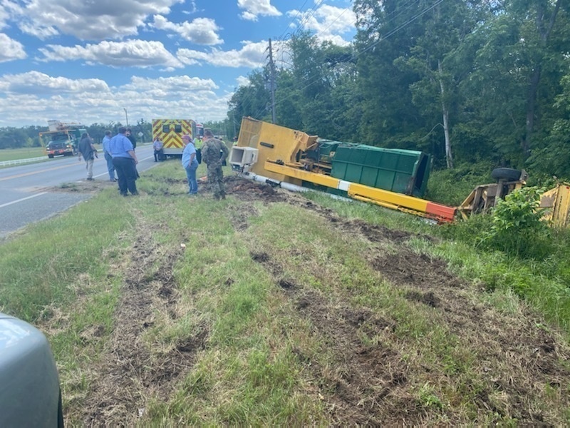 Two Florida Army National Guard Soldiers Rescue Civilians from Overturned Truck