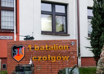 Harper and Proctor 1st Battalion tank sign