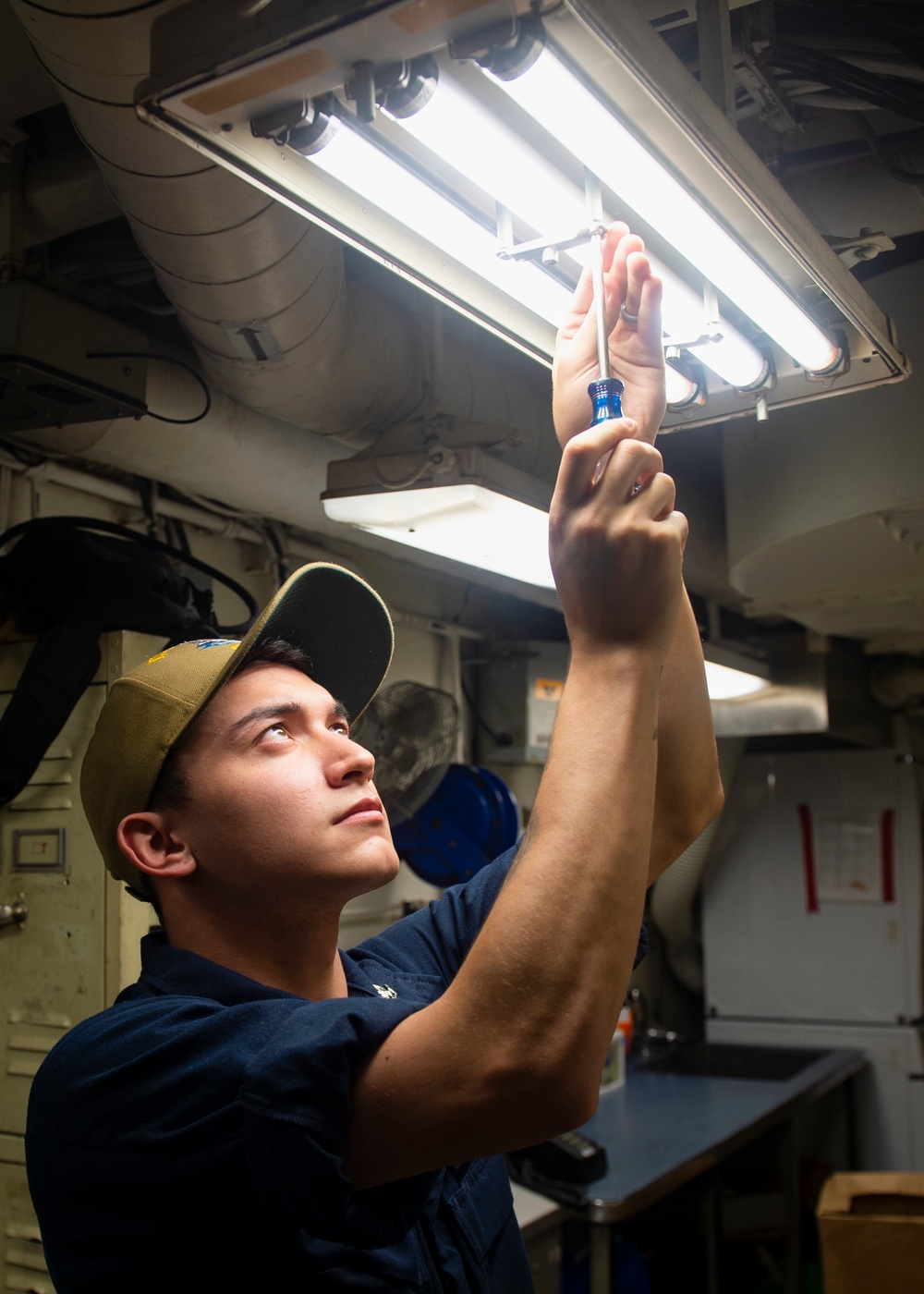 USS Harry S. Truman (CVN 75) transits the Atlantic Sea