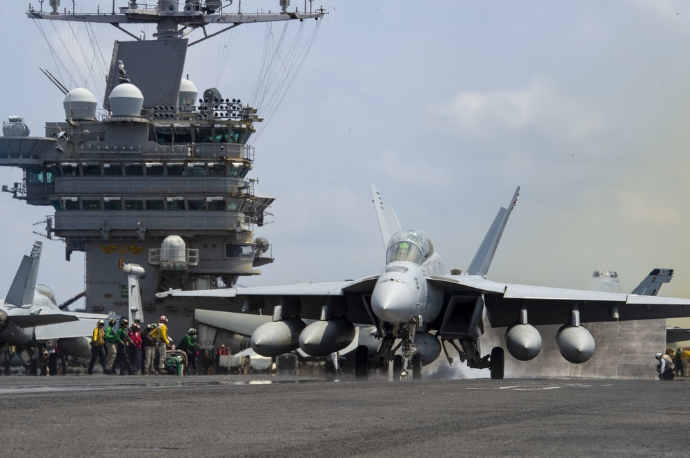 USS Harry S. Truman (CVN 75) transits the Atlantic Sea