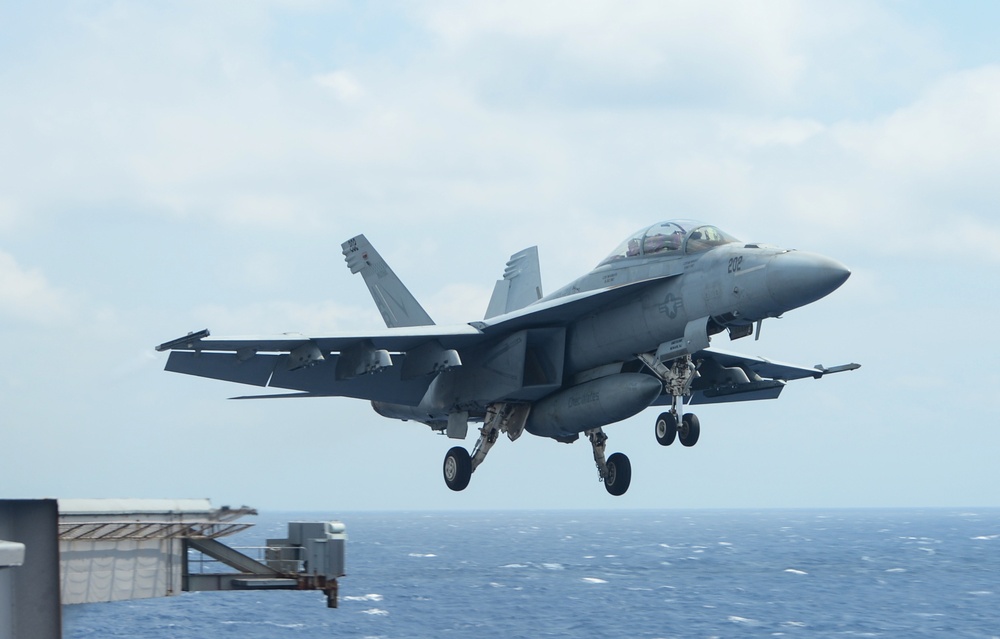 USS Harry S. Truman (CVN 75) transits the Atlantic Ocean