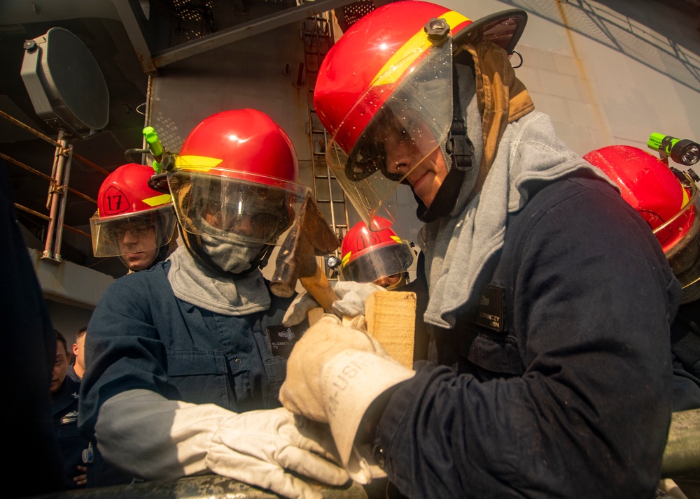 USS Harry S. Truman (CVN 75) transits the Atlantic Ocean