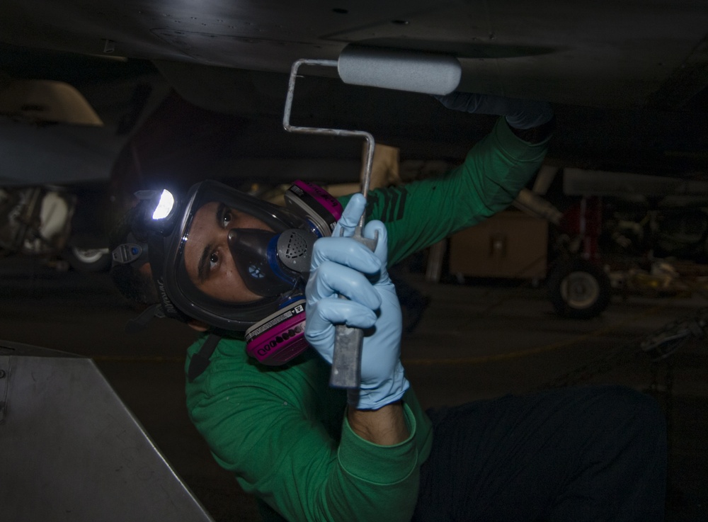 USS Harry S. Truman (CVN 75) transits the Atlantic Sea