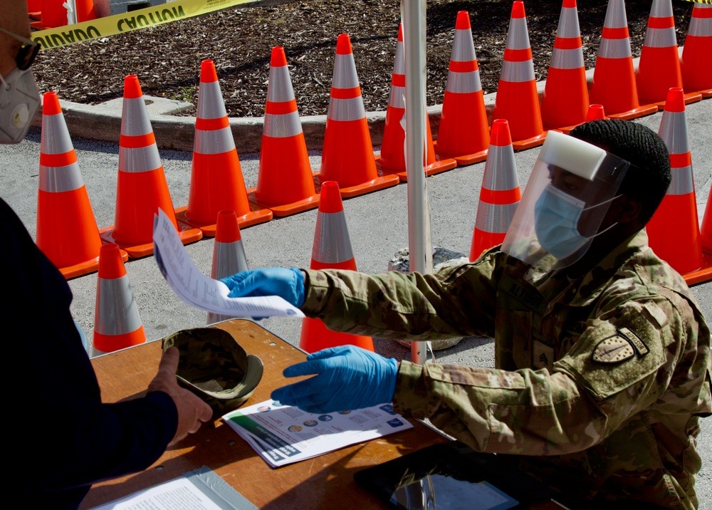 Florida Guardsmen open new hybrid community based test site at the Miami Beach Convention Center