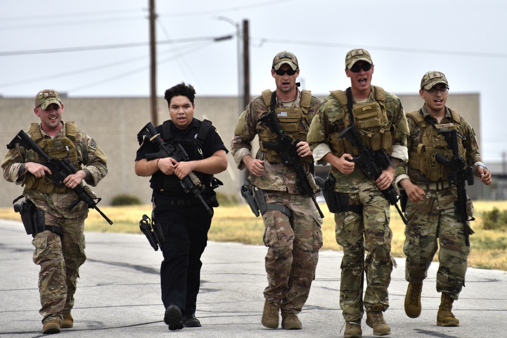 XL defenders tryout for San Antonio Basic SWAT course
