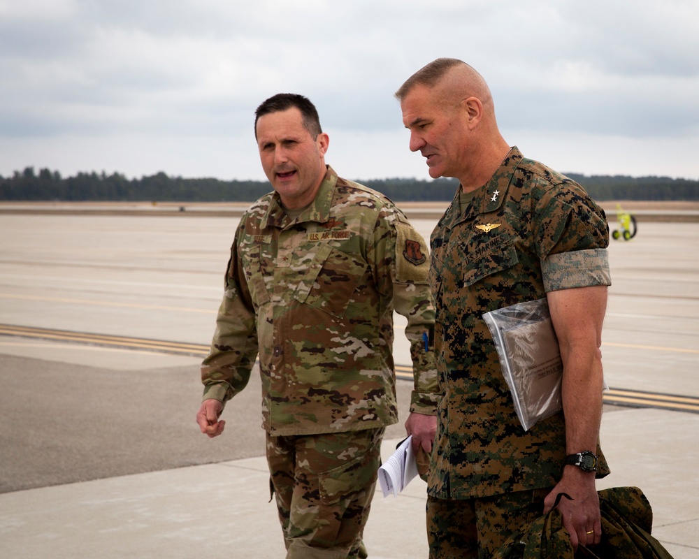 2nd MAW command visits VMA-542 at Michigan DFT