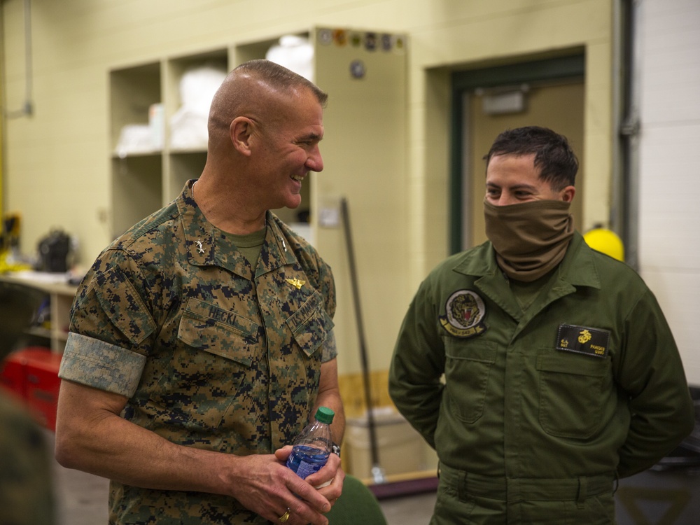 2nd MAW command visits VMA-542 at Michigan DFT
