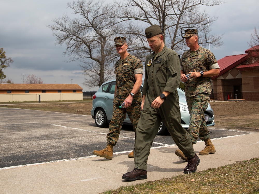 2nd MAW command visits VMA-542 at Michigan DFT