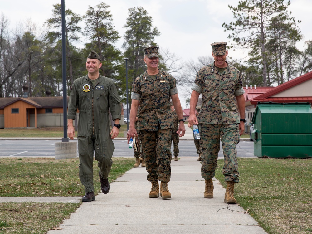 2nd MAW command visits VMA-542 at Michigan DFT