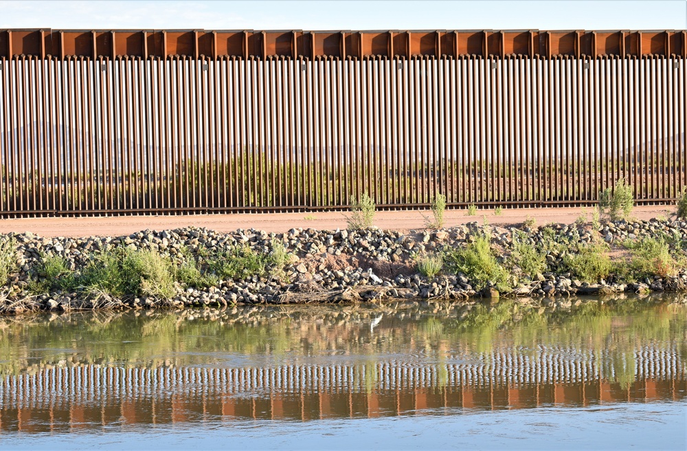 Corps completes El Centro 1 border barrier project
