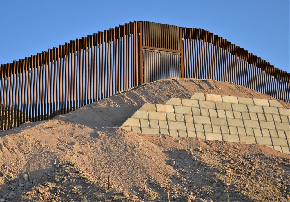Corps completes El Centro 1 border barrier project