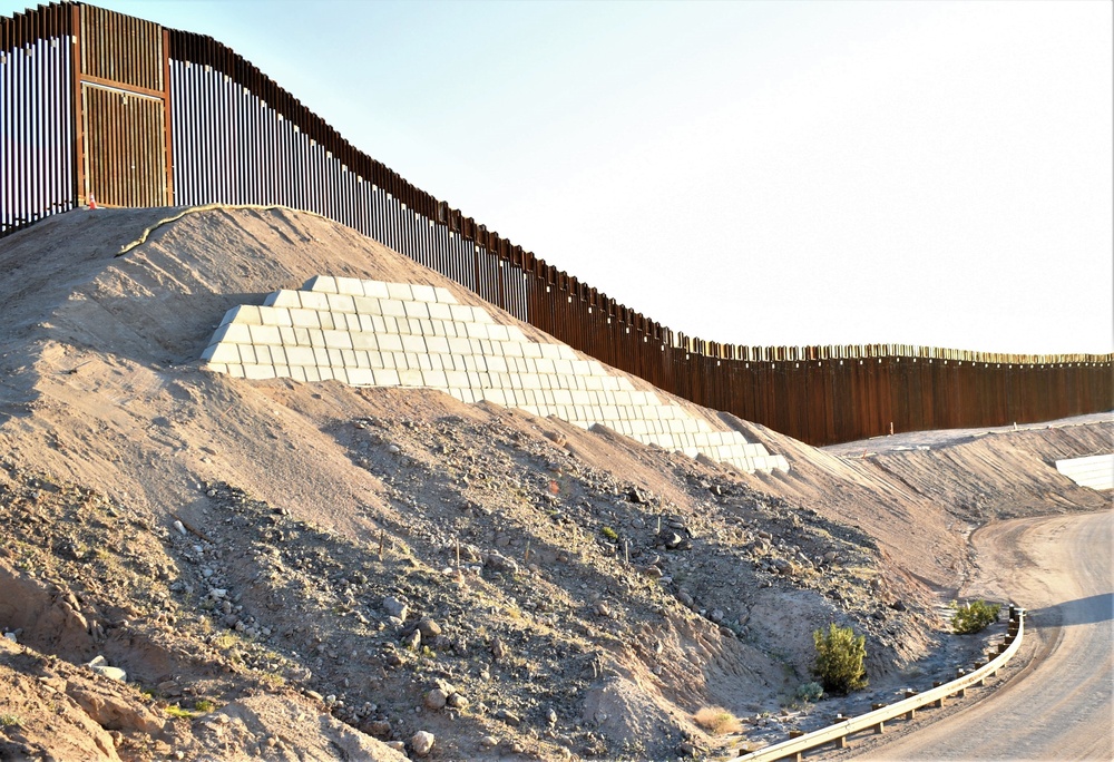Corps completes El Centro 1 border barrier project