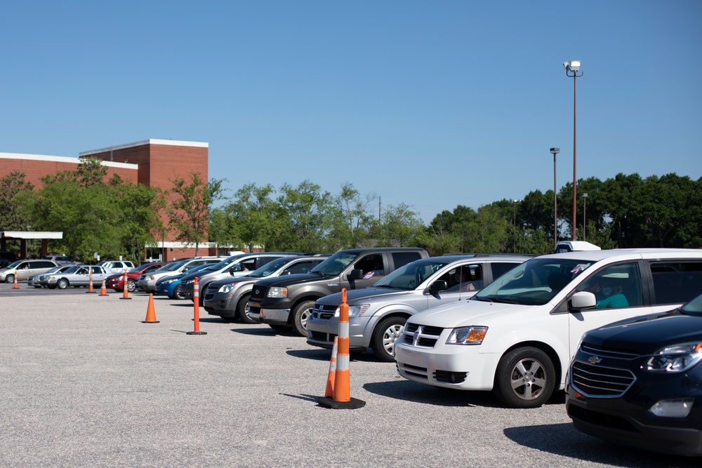 DVIDS - Images - N.C. Guardsmen help distribute more than 30,000 lbs of ...