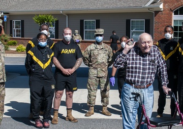 Georgia Guardsmen met &quot;Lucky&quot; WWII Vet