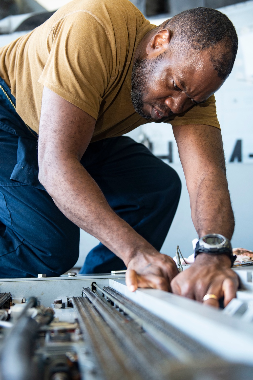 Vella Gulf Conducts Operations in the Gulf of Aden