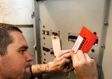 Vella Gulf Conducts Operations in the Gulf of Aden