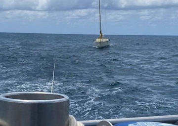Coast Guard, Kauai Fire Department successfully medevac boater off Kauai