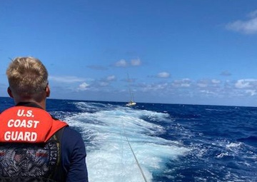 Coast Guard, Kauai Fire Department successfully medevac boater off Kauai