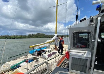Coast Guard, Kauai Fire Department successfully medevac boater off Kauai