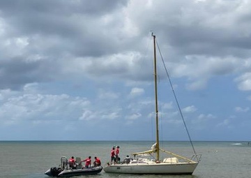 Coast Guard, Kauai Fire Department successfully medevac boater off Kauai