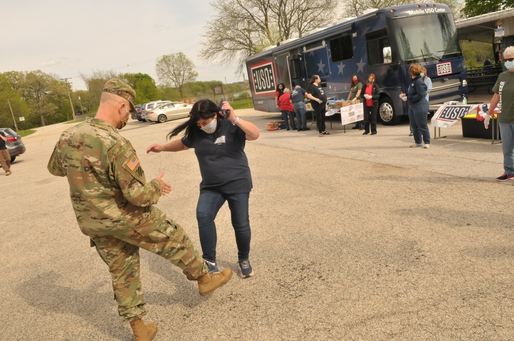 First Army Commander Visits USO Volunteers