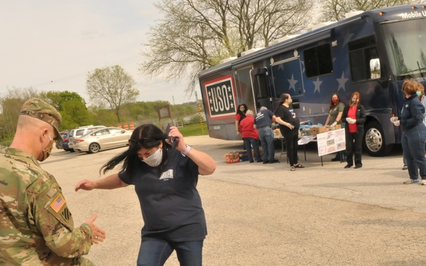First Army Commander Visits USO Volunteers