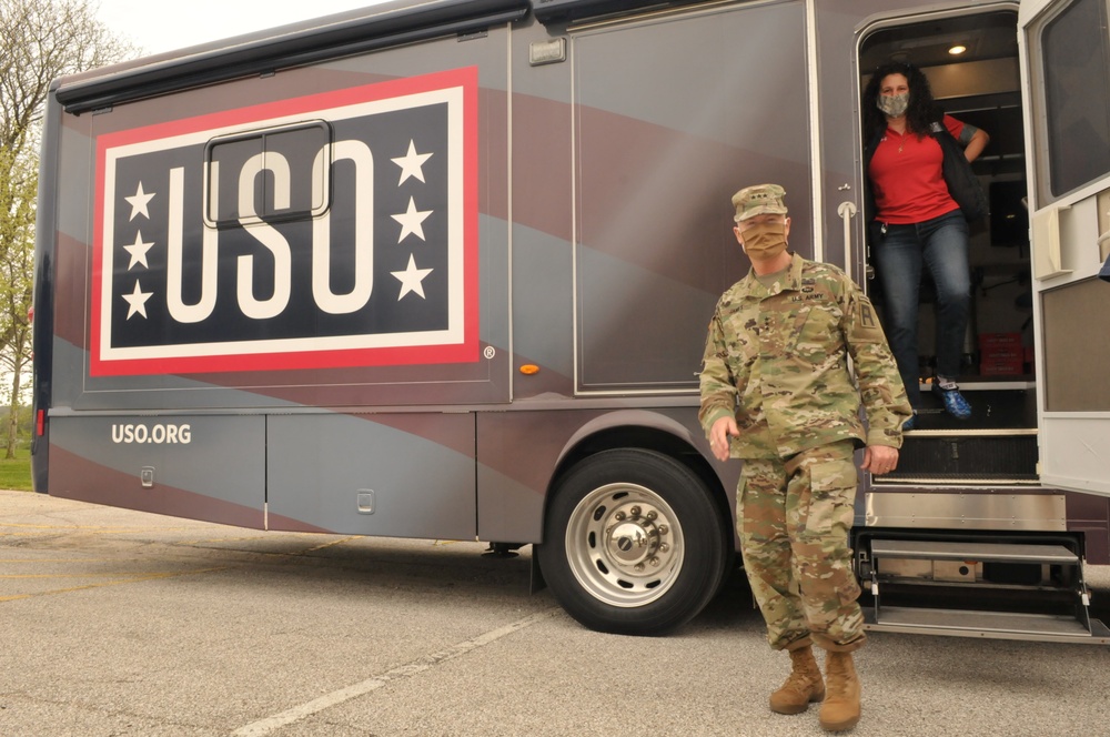 First Army Commander Visits USO Volunteers