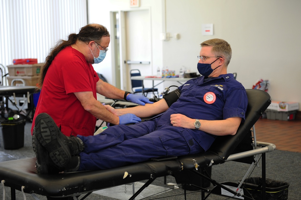 Alameda Coast Guard members donate blood