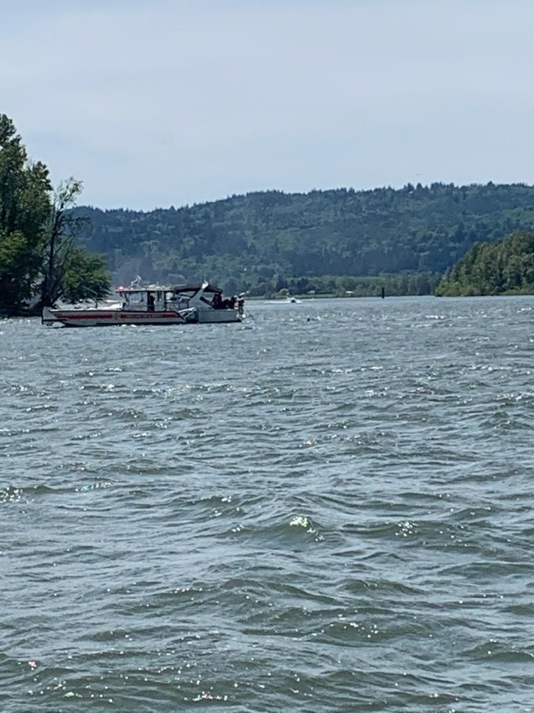 Coast Guard, Portland Fire rescue 7 off boat taking on water