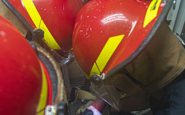 Sailors Participate in Pipe-Patching Exercise