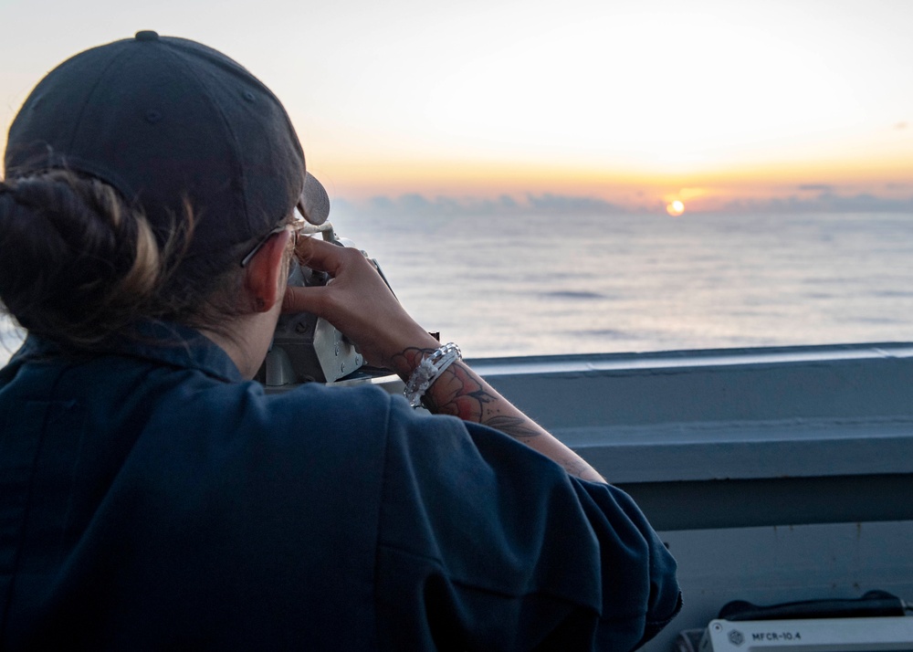 USS Mustin Transits Philippine Sea