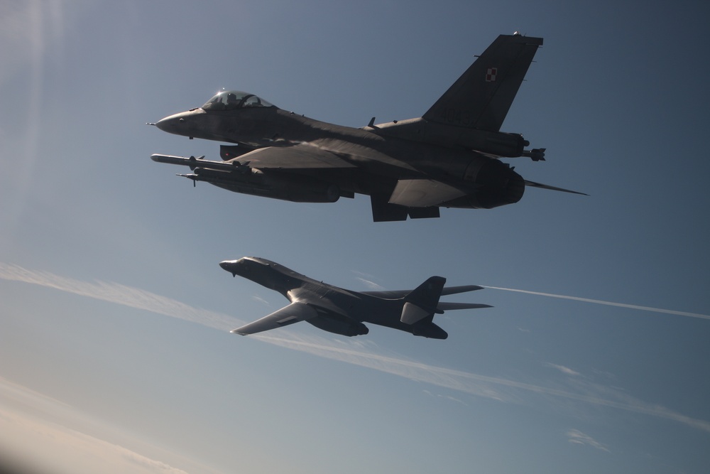 B-1 integrates with Polish aircraft during BTF Europe