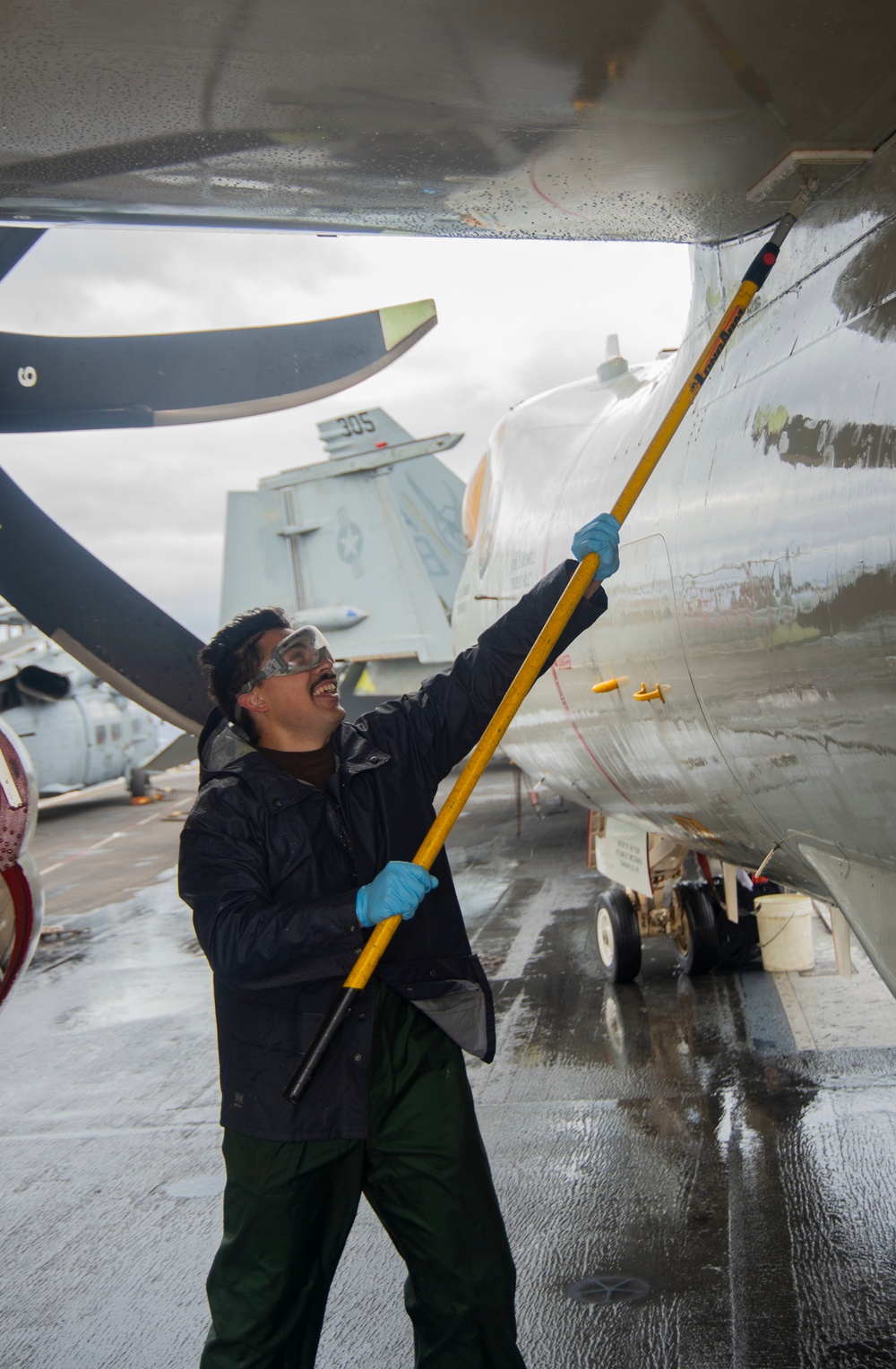 USS Harry S. Truman (CVN 75) transits the Atlantic Ocean