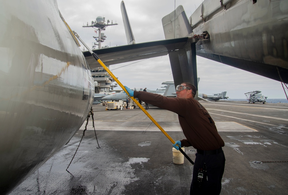 USS Harry S. Truman (CVN 75) transits the Atlantic Ocean