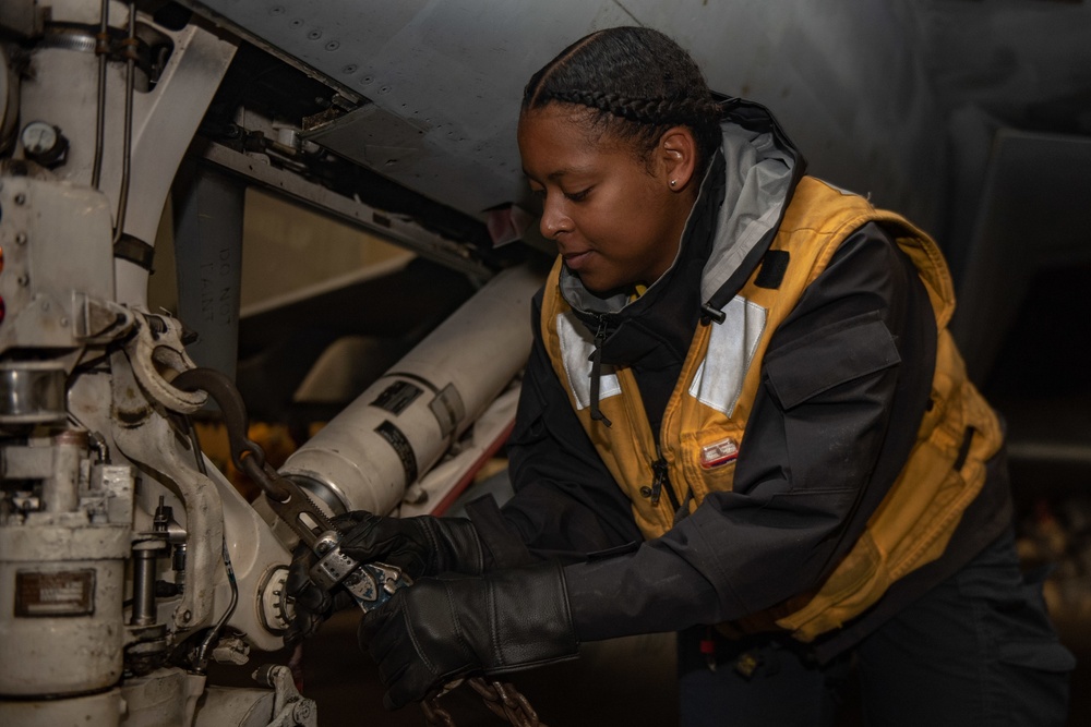 USS Harry S. Truman (CVN 75) transits the Atlantic Ocean