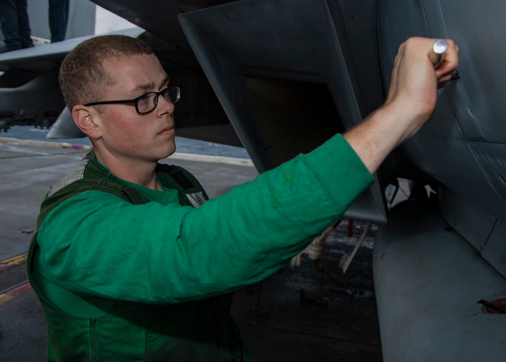 USS Harry S. Truman (CVN 75) transits the Atlantic Ocean