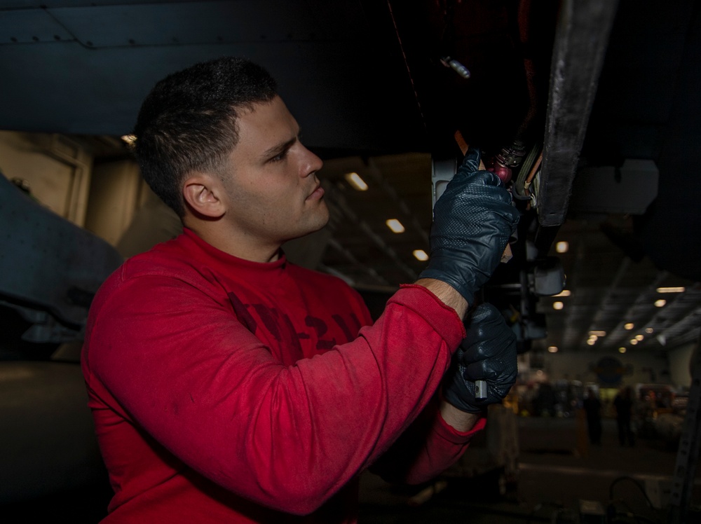 USS Harry S. Truman (CVN 75) transits the Atlantic Ocean