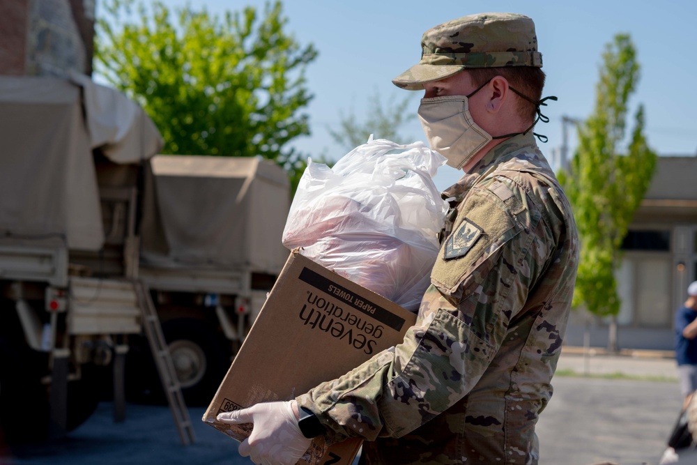Soldiers load donated groceries