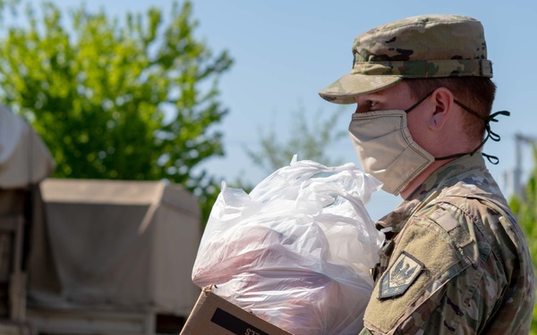 Soldiers load donated groceries