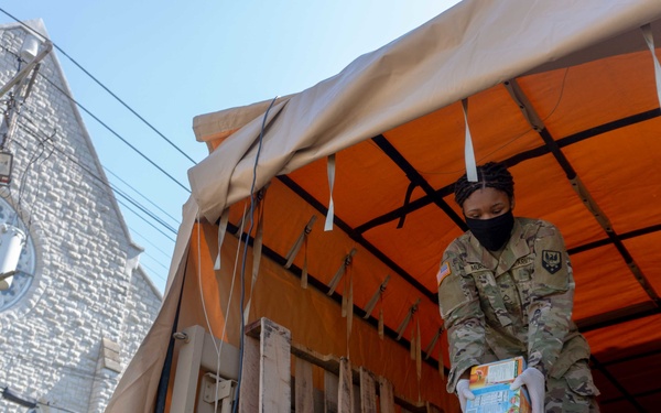 Soldiers load donated groceries