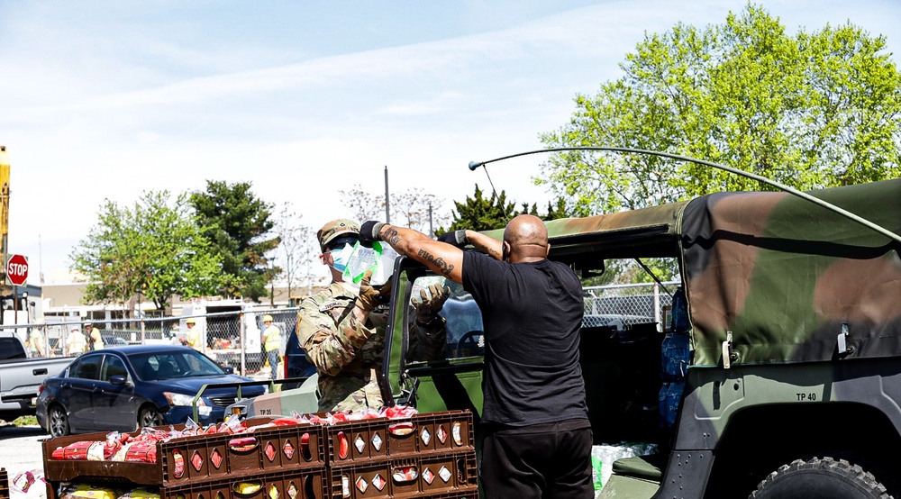 290th Military Police Company Facilitates Food Distribution