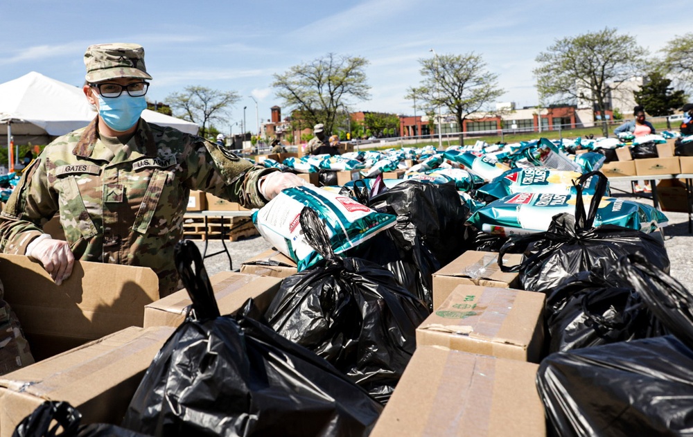 290th Military Police Company Facilitates Food Distribution