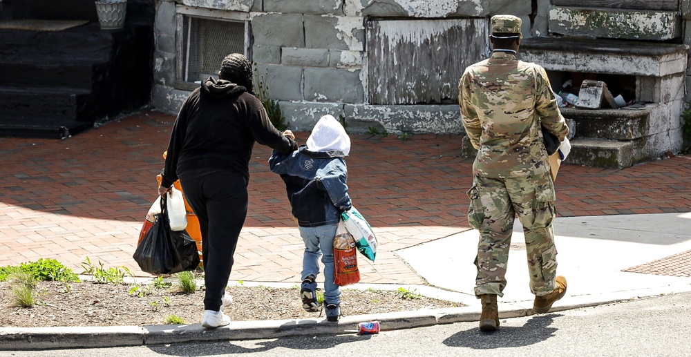 290th Military Police Company Facilitates Food Distribution