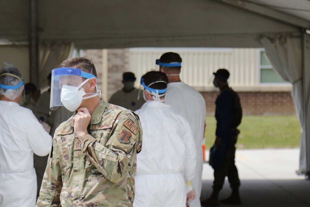 Soldiers and Airmen help set up &quot;Test Iowa&quot; in Denison