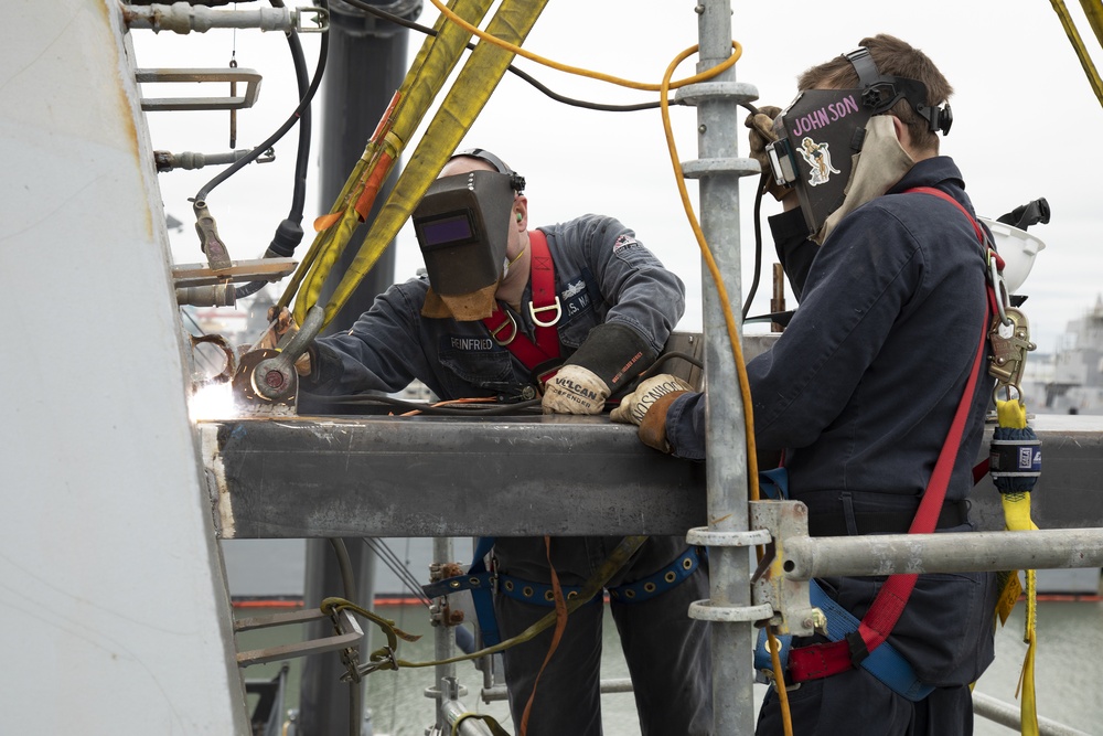 MARMC Sailors Upgrade USS Ramage (DDG 61)