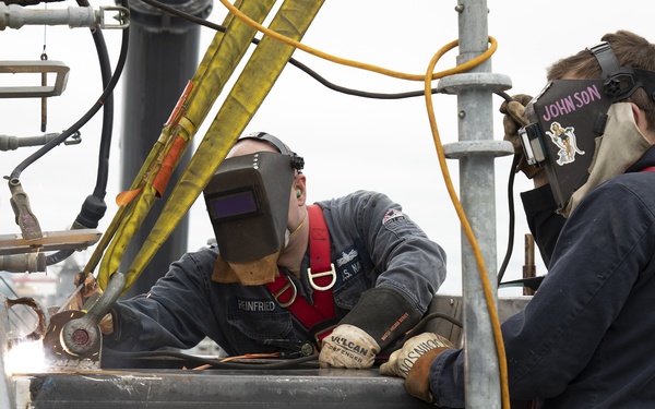 MARMC Sailors Upgrade USS Ramage (DDG 61)